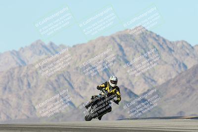 media/Dec-01-2025-Moto Forza (Mon) [[2daa91e15f]]/3-Beginner Group/Session 4 Turn 9/